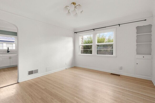 Building Photo - 4707 N Willamette Blvd