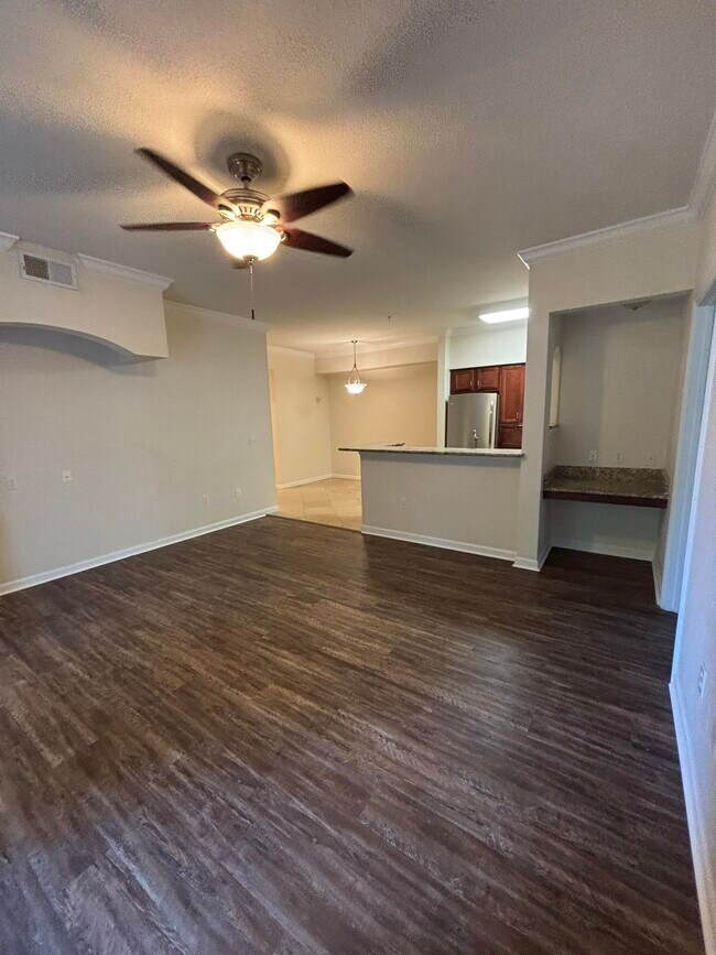 Building Photo - 2801 Chancellorsville Dr