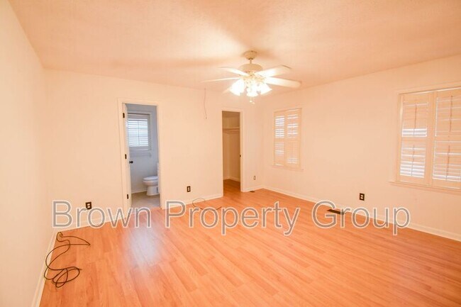 Building Photo - 805 Southview Cir