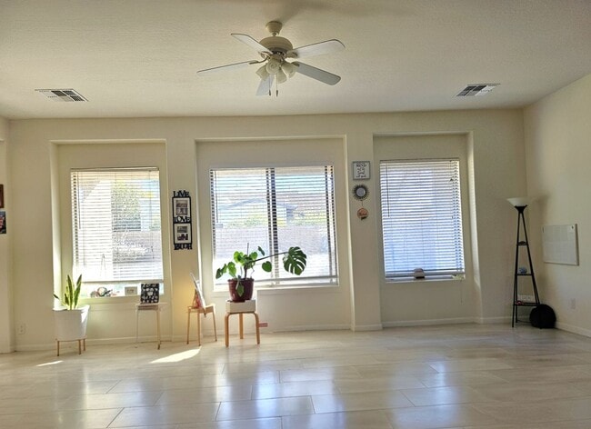 Building Photo - 5 bed 3.5 bath in Paseo Trails