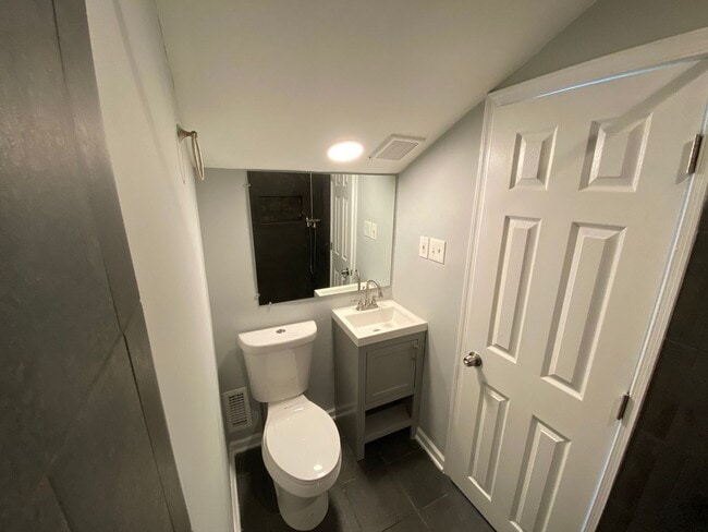 Building Photo - Lovely & Renovated Seton Hill 2bd + den/2b...