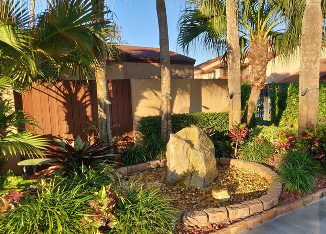 Building Photo - 1506 Lakeview Dr E