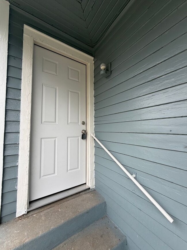 Building Photo - FOR RENT in Lafayette!