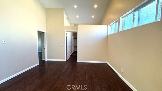 Building Photo - 16 Willow Tree Ln