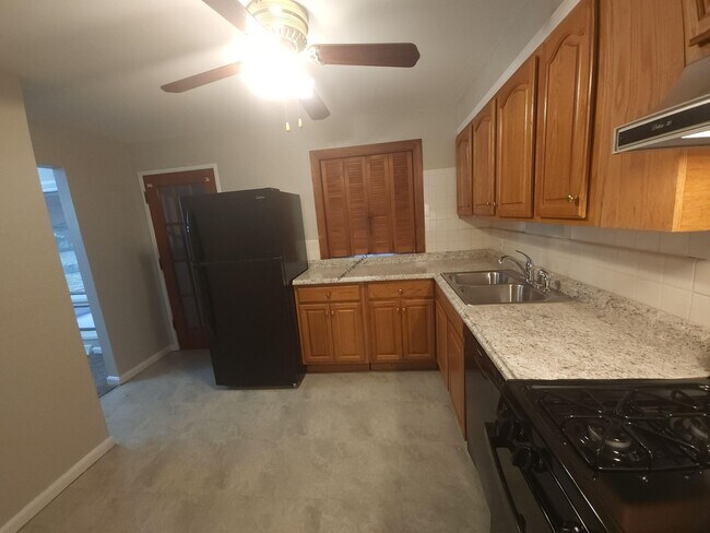 Building Photo - Charming & Comfortable Home in North County St. Louis