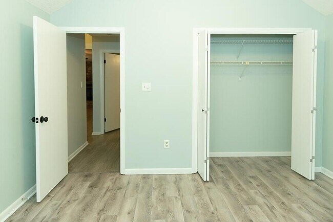 Building Photo - 511 Woodland Park Cir