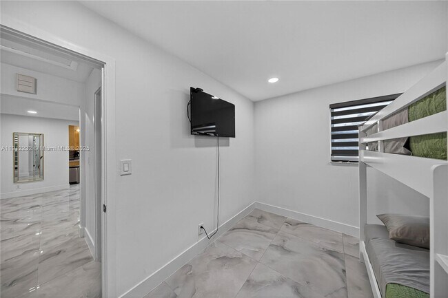 Building Photo - 3130 SW 16th St