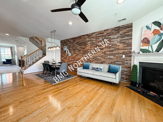 Building Photo - 3190 Yeager Dr