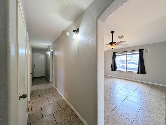 Building Photo - 15746 W Elm St