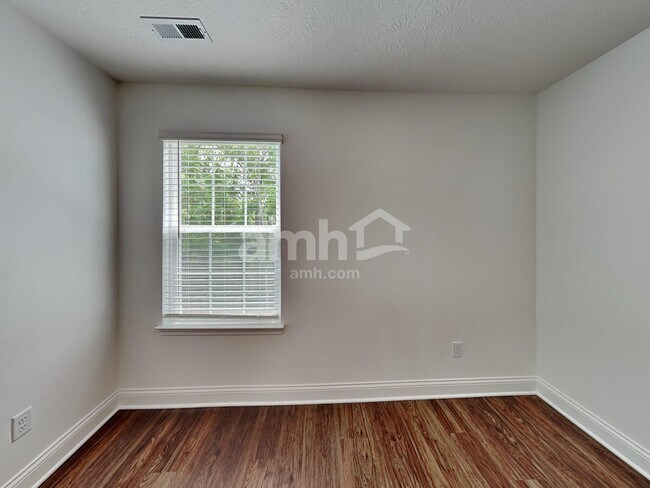 Building Photo - 8276 Northpoint Dr