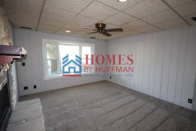 Building Photo - Three Bedroom House | Two Bathrooms
