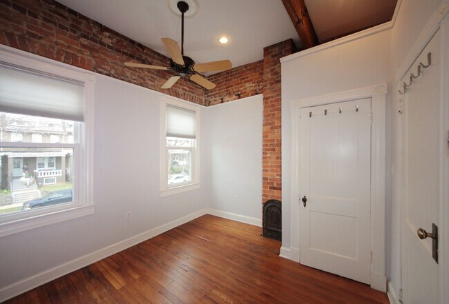 Building Photo - Beautiful 2 BR Townhouse in Atlas District