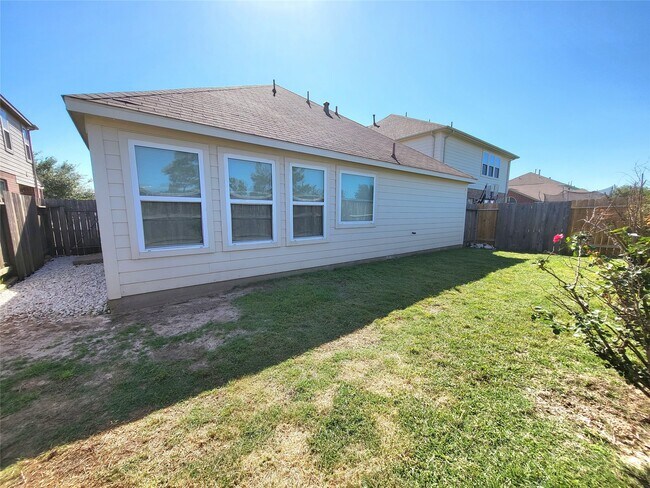 Building Photo - 14802 Fir Knoll Way