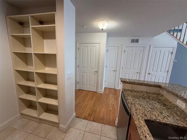 Building Photo - 1405 Round Pointe Dr