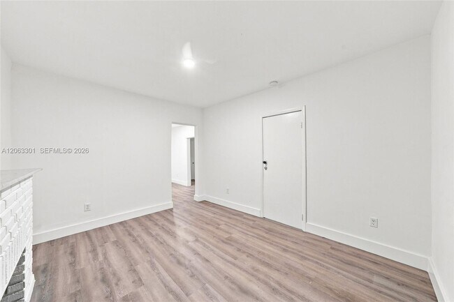 Building Photo - 128 NW 9th Ave