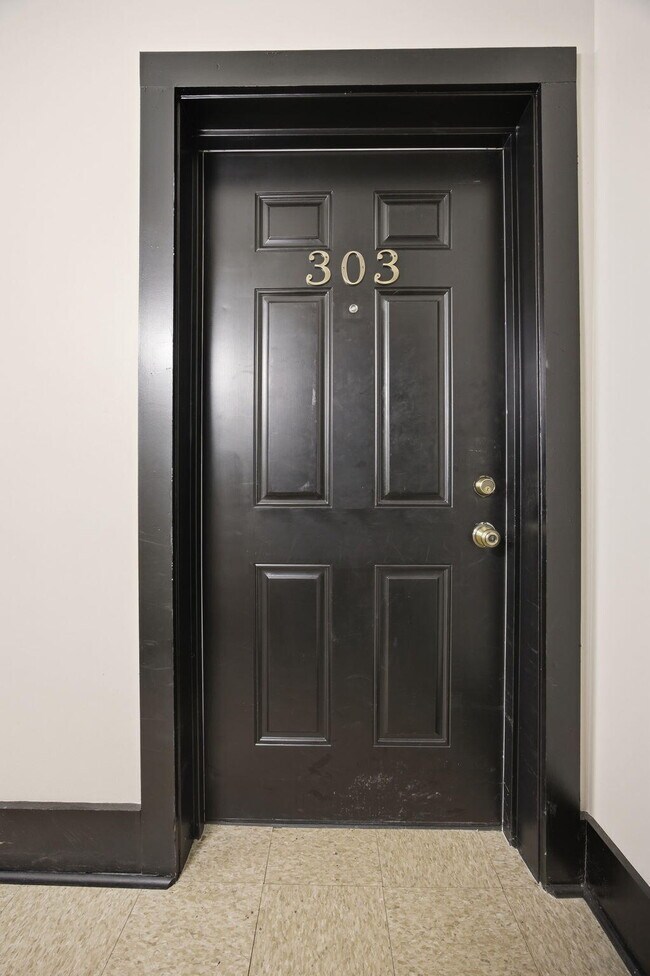 Building Photo - 261 S Limestone