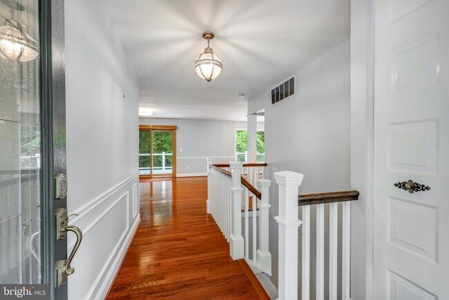Building Photo - 9622 Cinnamon Creek Dr