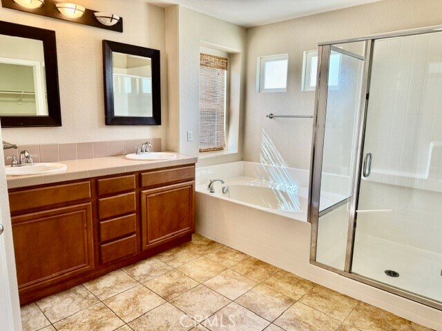 Building Photo - 1379 Valley Rose Way