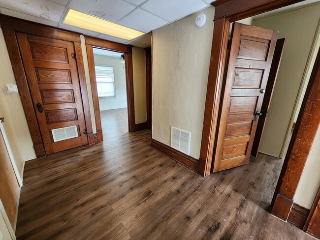 Building Photo - 604 W Seerley Blvd