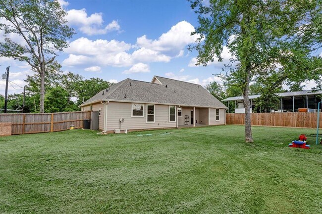 Building Photo - 24738 Roscommon Ln