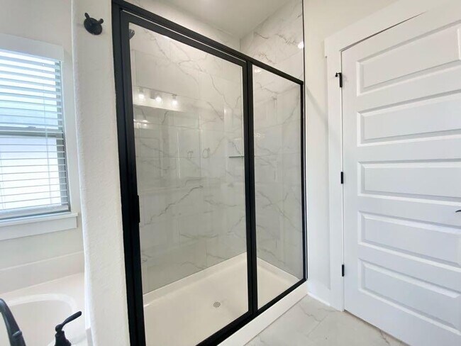 Building Photo - 730 Marianne St