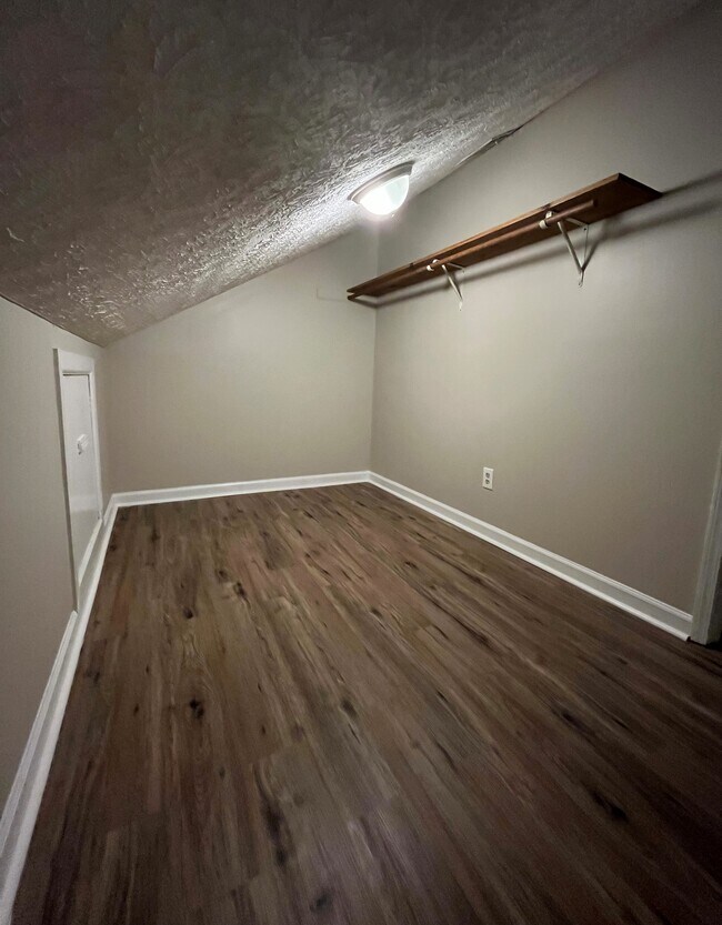 Upstairs bedroom - left-side walk-in closet - 440 Williamsburg Way