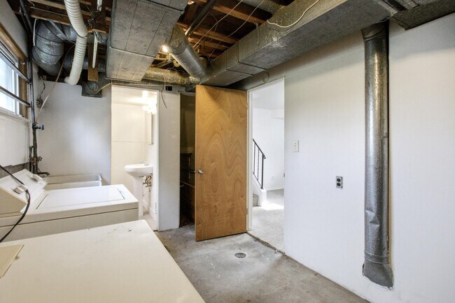 Building Photo - 3840 Williams St