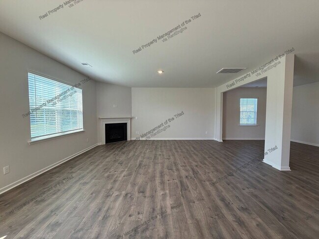 Building Photo - 122 Longleaf Ct