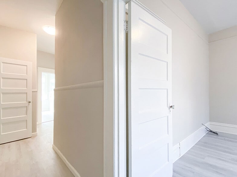 Building Photo - 527 Union St