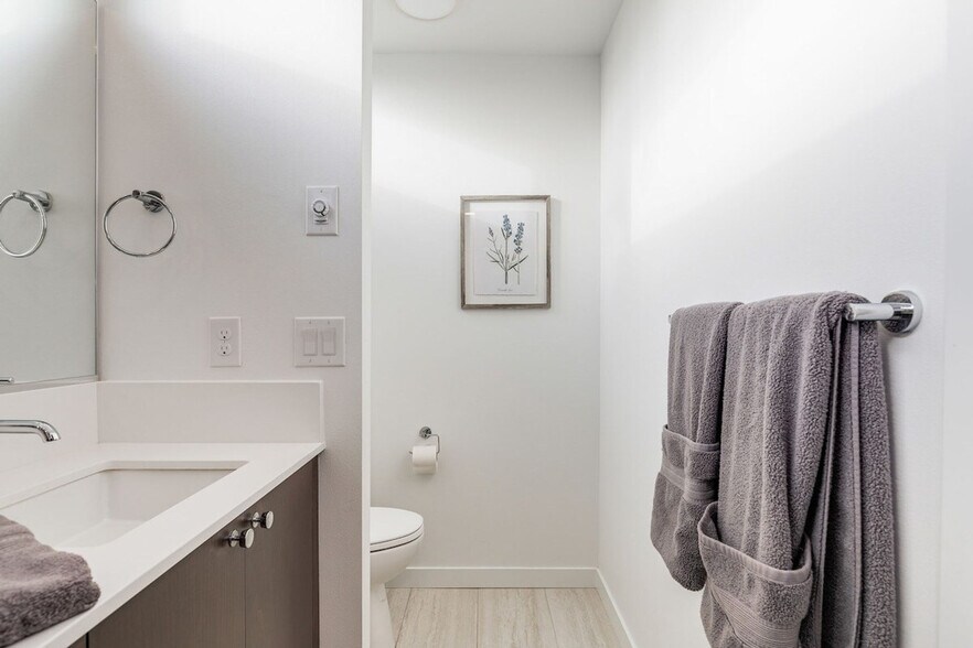 Building Photo - 1112 13th Ave