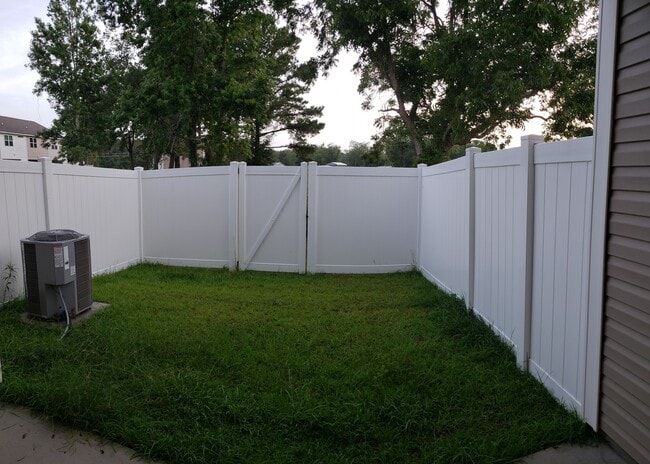 Building Photo - 409 Justice Farm Dr