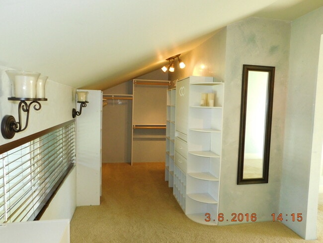 Building Photo - Beautifully Custom Updated 3BD/1.5BA Home ~ Gorgeous Kitchen & Master Bedroom!