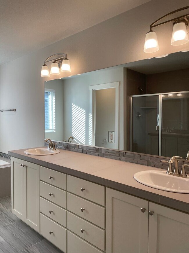 Building Photo - NEWER 4 Bed 2.5 Bath Home! Located near the Ridgefield Outdoor Recreation Center, equestrian faci...