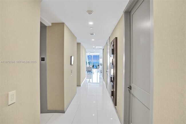 Building Photo - 1100 Biscayne Blvd