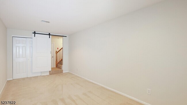 Building Photo - 1044 Shadowlawn Dr