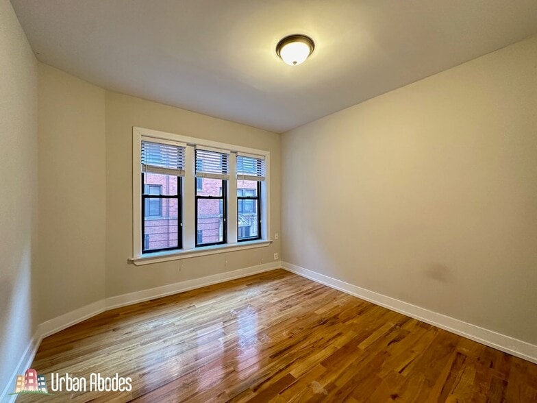 Building Photo - 3523 N Racine Ave