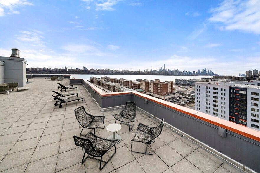 Building Photo - 917 Hudson Park