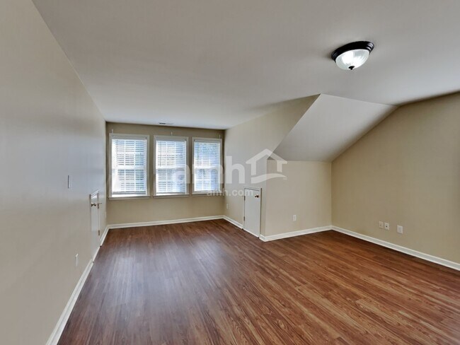 Building Photo - 7355 Sedgebrook Dr W