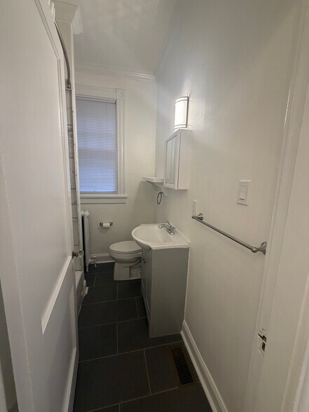 Fully renovated and moden bath - 2808 Floyd Ave