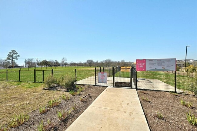 Building Photo - 8004 Lennon Dr