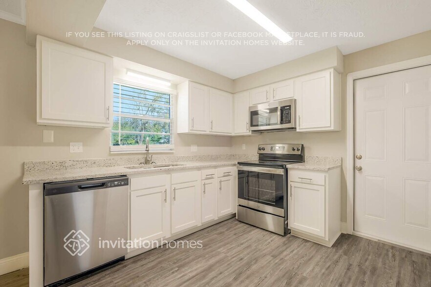 Building Photo - 3537 Fortuna Dr