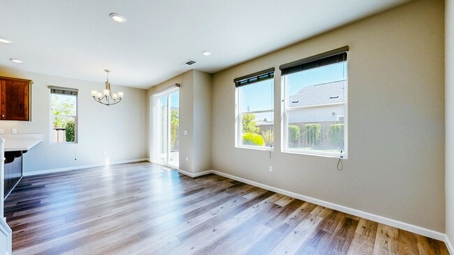 Building Photo - Rare Santa Rosa Four Bedroom house in Desi...