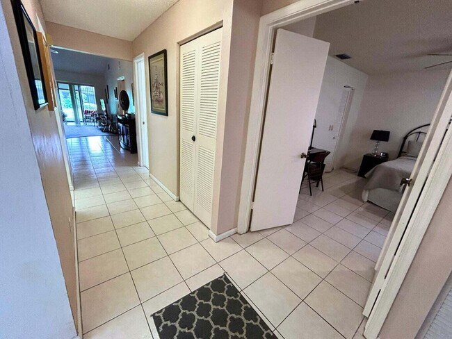 Building Photo - 10058 Laurelwood Pl