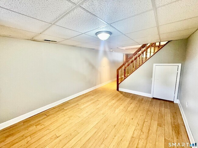 Building Photo - 439 Quinn St