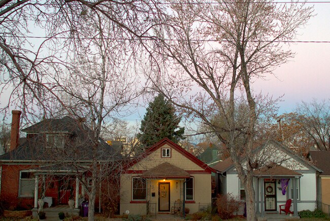 Building Photo - 825 Elati St