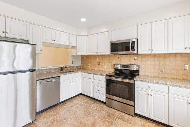 Building Photo - 2056 Griffis Ave