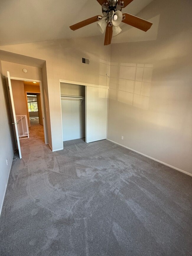 Building Photo - Thousand Oaks - Three Bedroom, 2.5 Bath