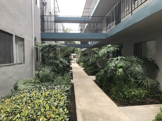 Building Photo - ***Move-in special 1/2 off 1st months rent...