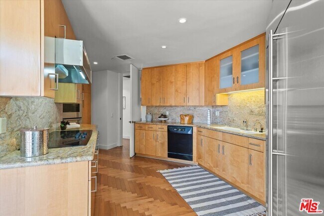 Building Photo - 300 N Swall Dr