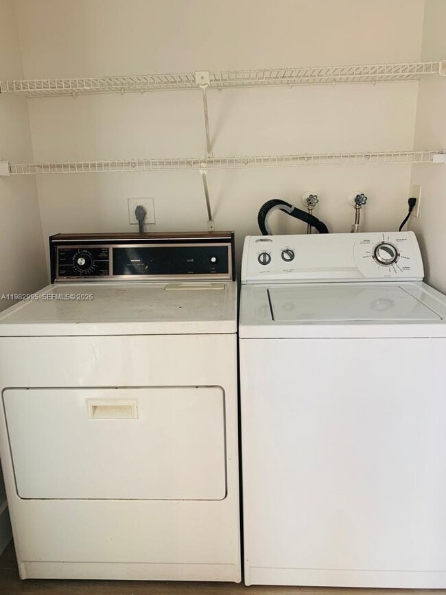 Building Photo - 1900 SW 121st Ct